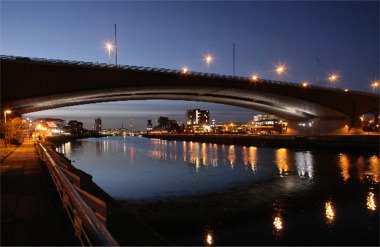 Kingston Bridge at night with Finnieston in background